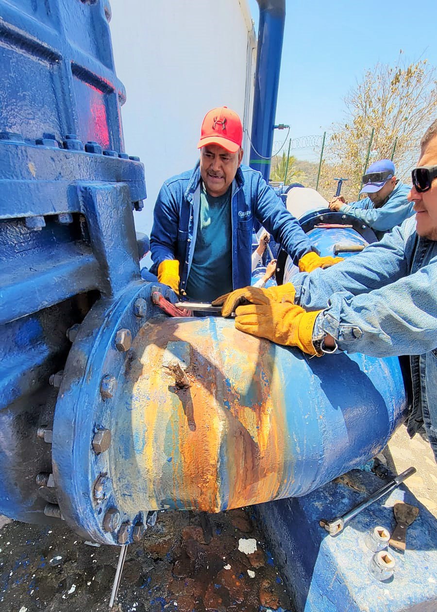 Programa SEAPAL rehabilitación en descarga del Tanque Agua Azul