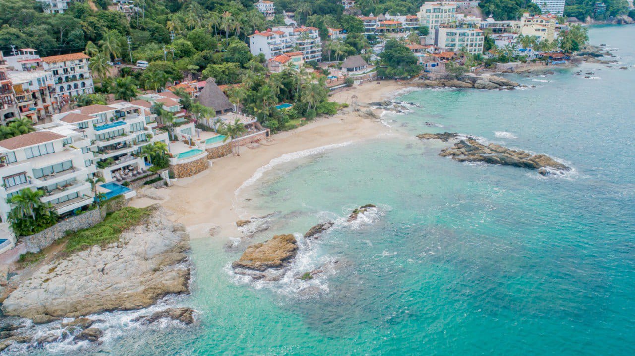 Contribuye SEAPAL a la obtención de playas limpias en Puerto Vallarta