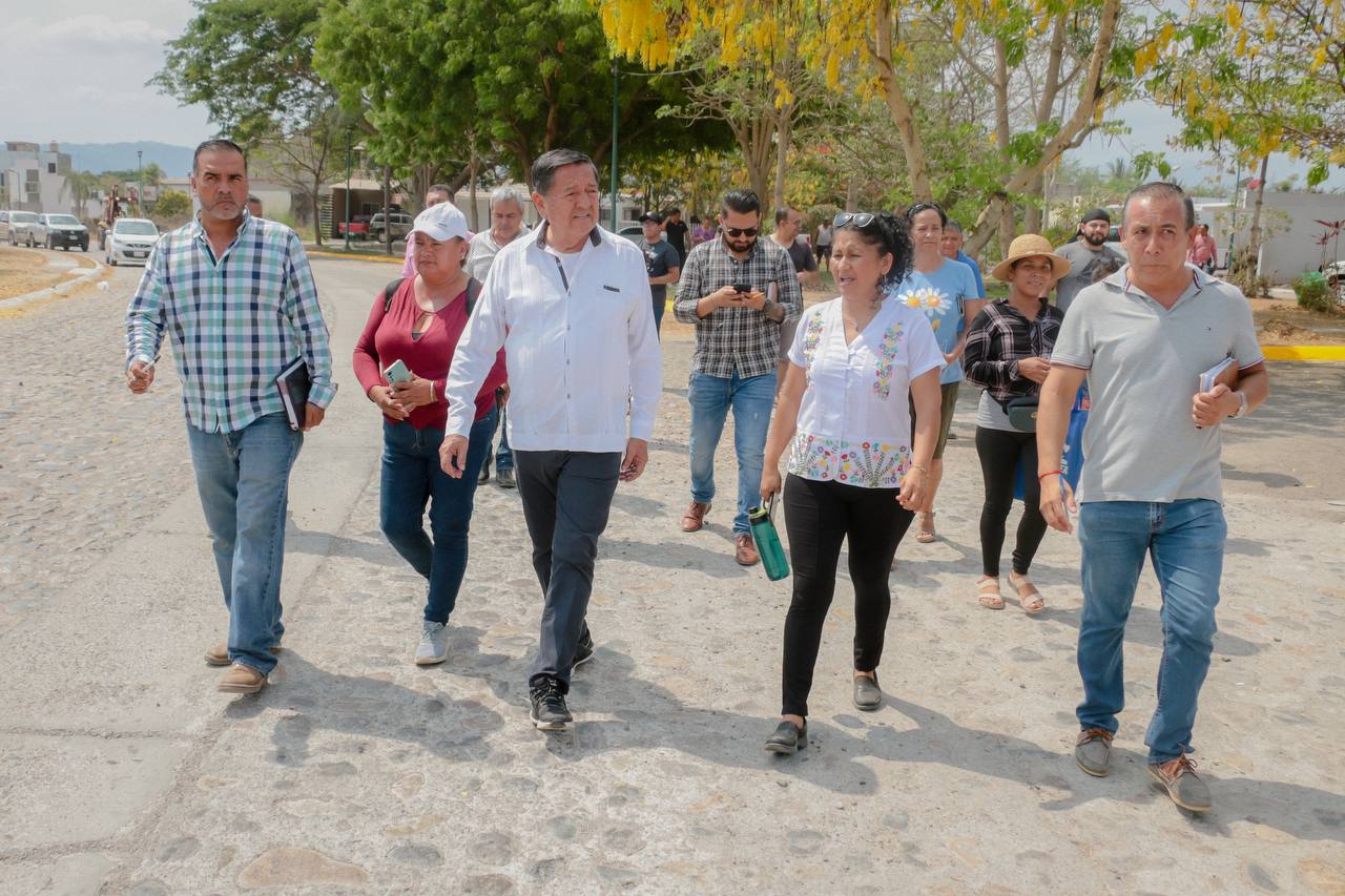 El Profe Michel lleva la rehabilitación de espacios públicos a la colonia Nuevo Ixtapa