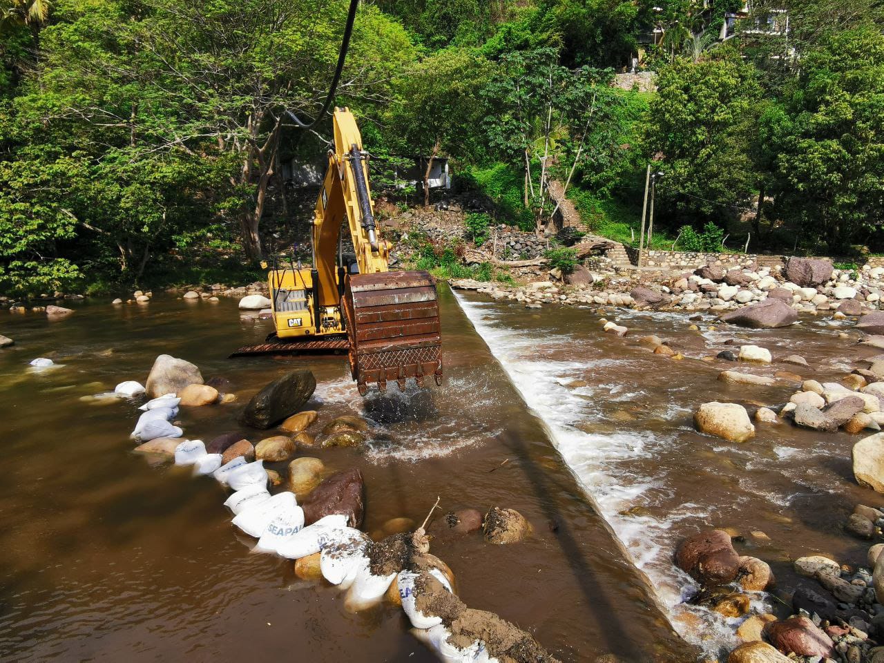 Fortalecen encauzamiento en Planta Potabilizadora Río Cuale