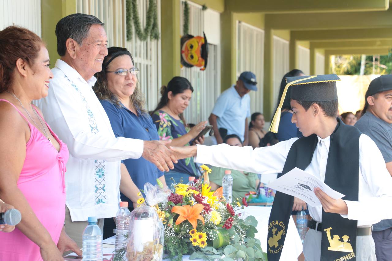 La escuela primaria El Pensador Mexicano, de Las Juntas, se vistió de gala