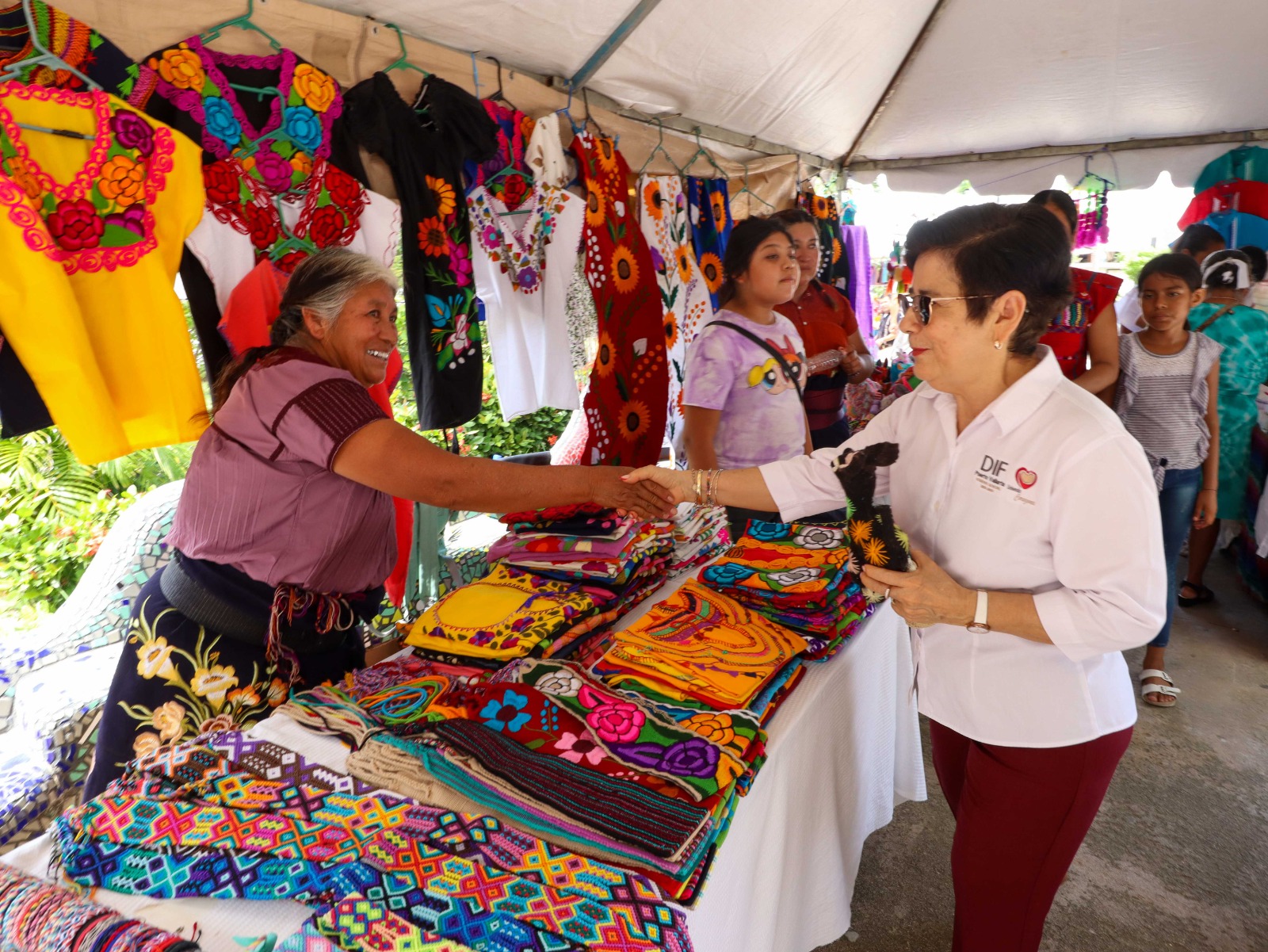 Inaugura DIF Vallarta exposición de los pueblos indígenas