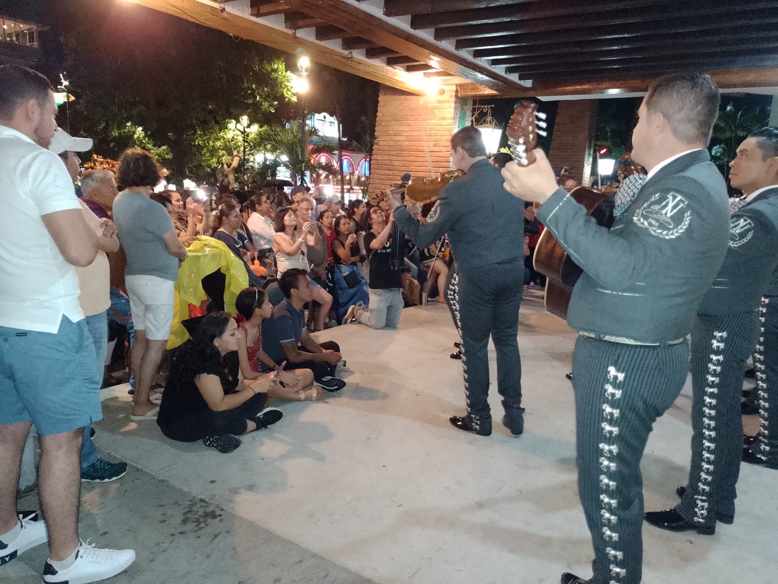 Se vivió una gran fiesta con el Mariachi Nuevo Tecalitlán