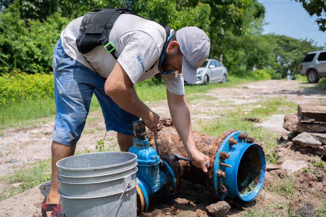 Repara SEAPAL diversas fugas en su red de agua potable