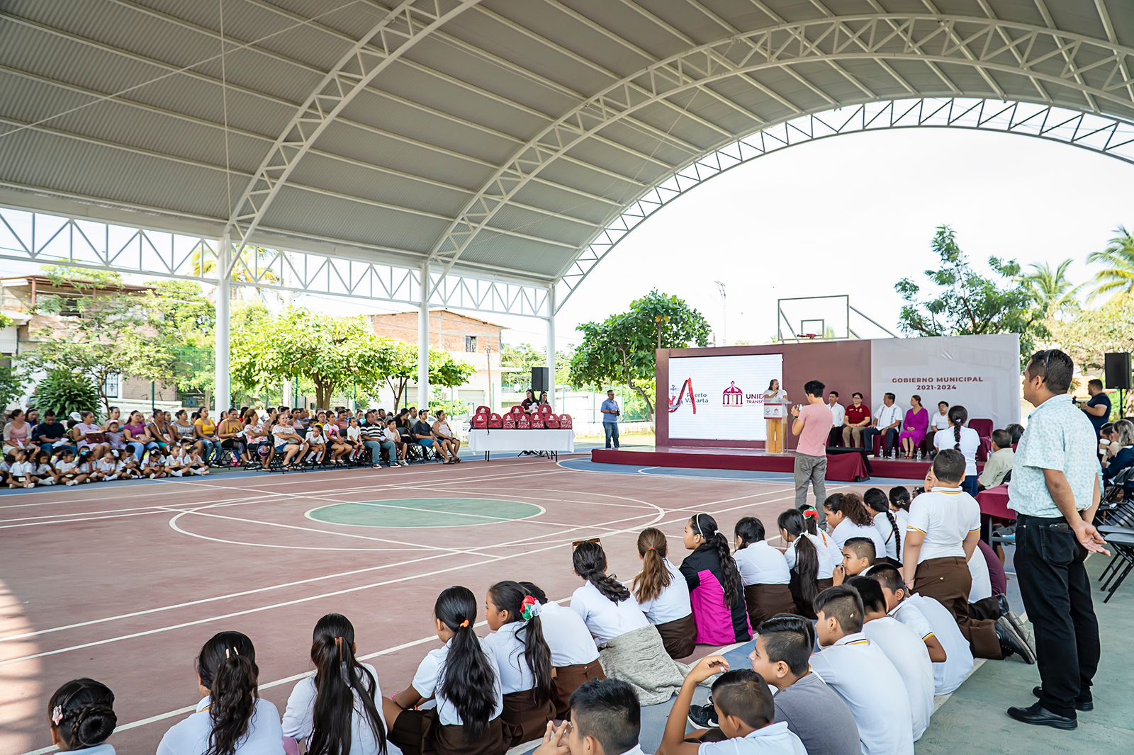 Inaugura Profe Michel domo en escuela Ignacio Manuel Altamirano