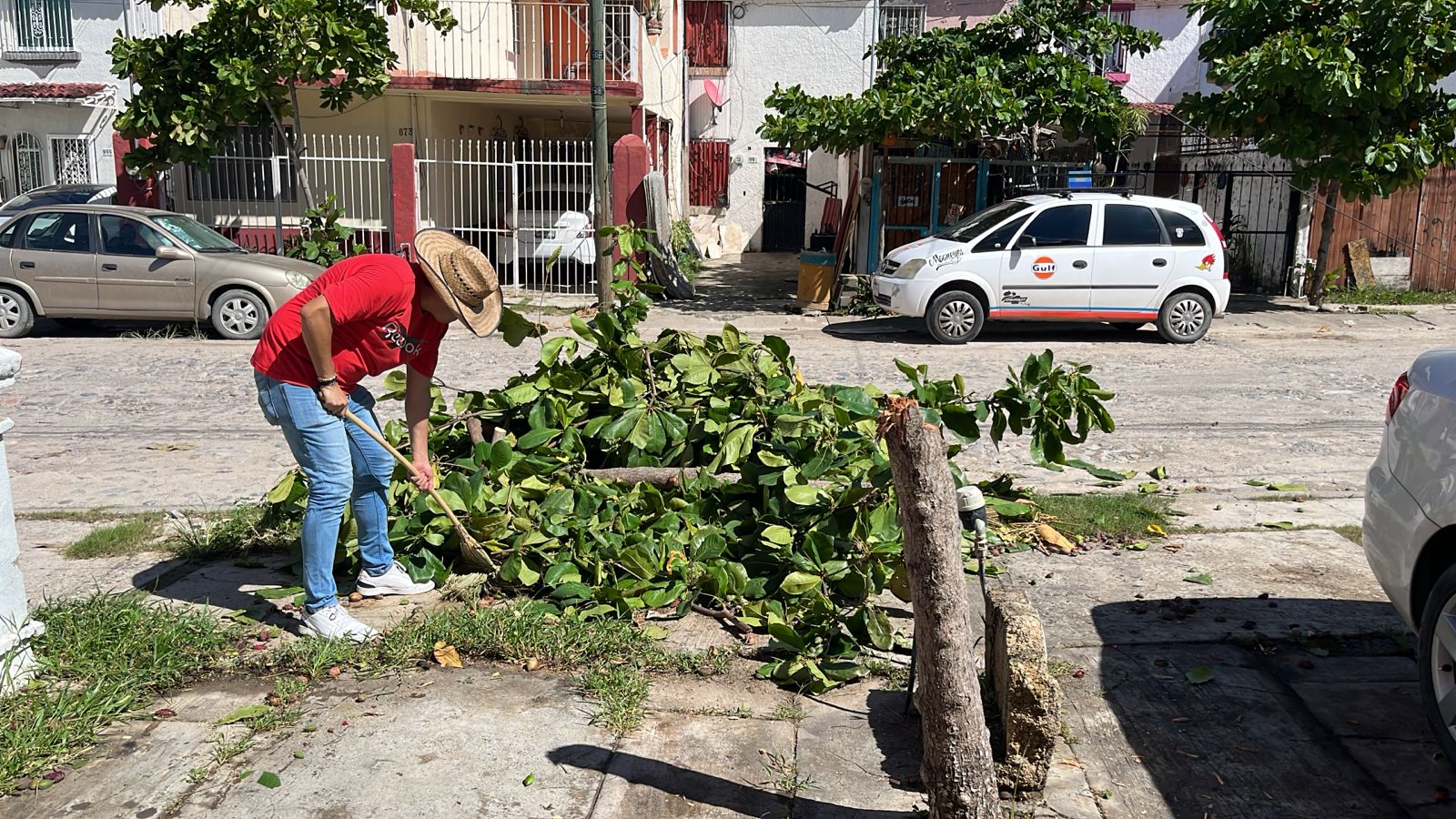 Trabajadores del Ayuntamiento cumplen otra jornada de limpieza