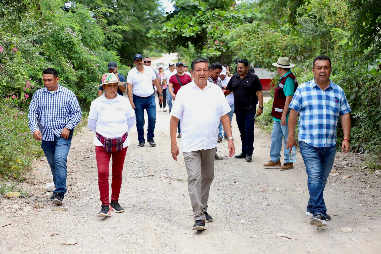 Gobierno del Profe Michel y vecinos transforman sus colonias