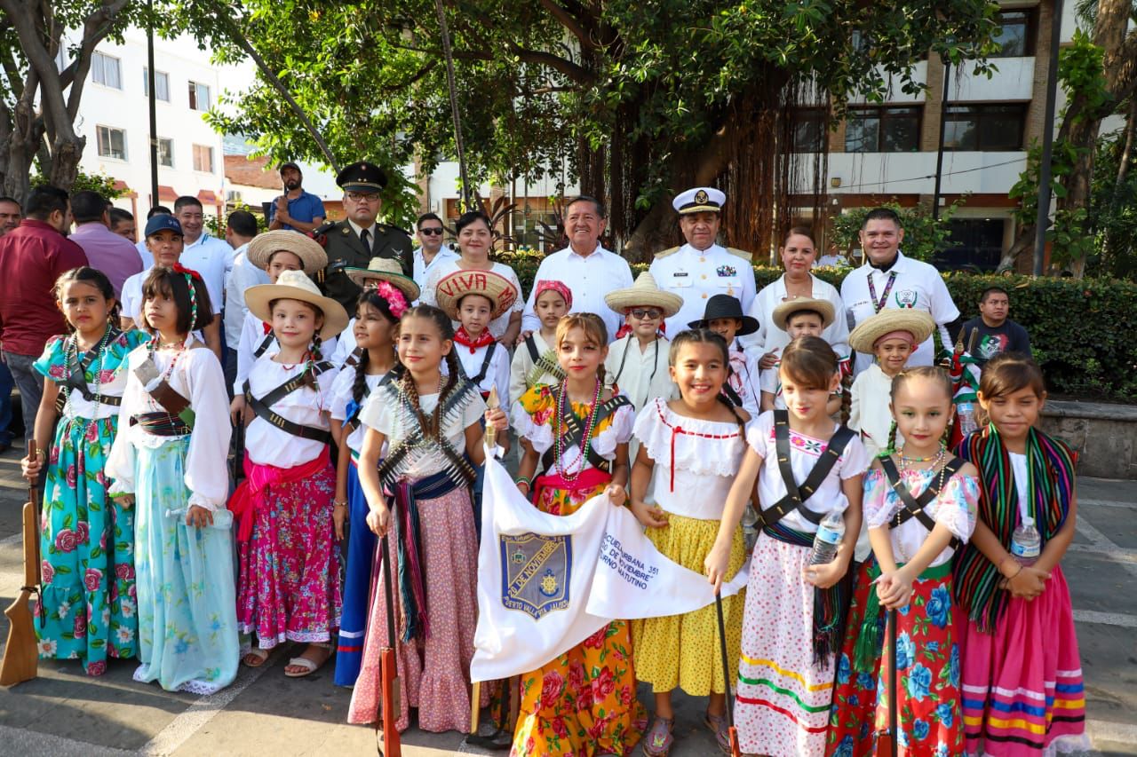 Luis Michel encabeza el acto cívico en honor a la Revolución Mexicana