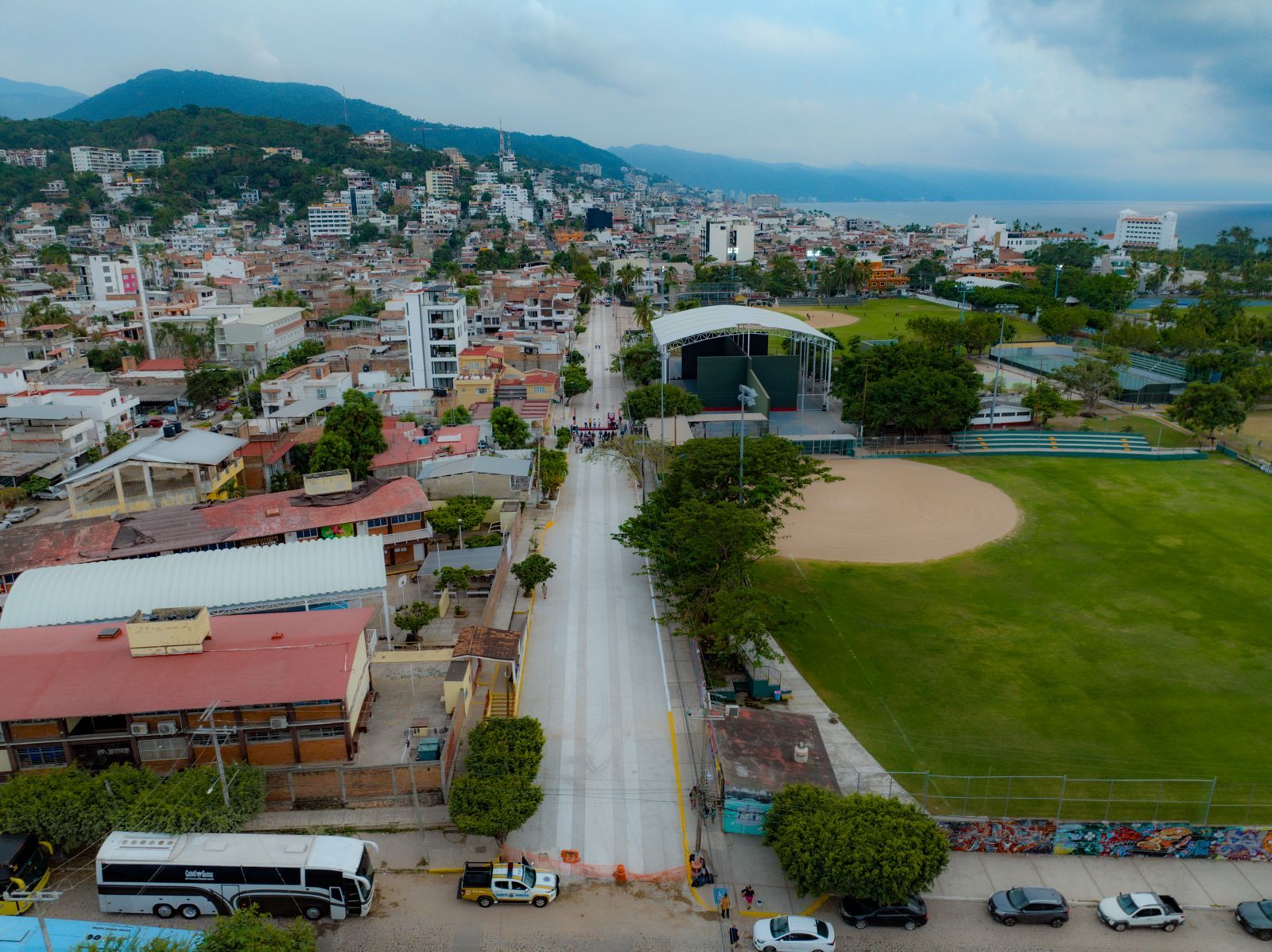 Entrega gobierno municipal obra de pavimentación de la calle Ecuador