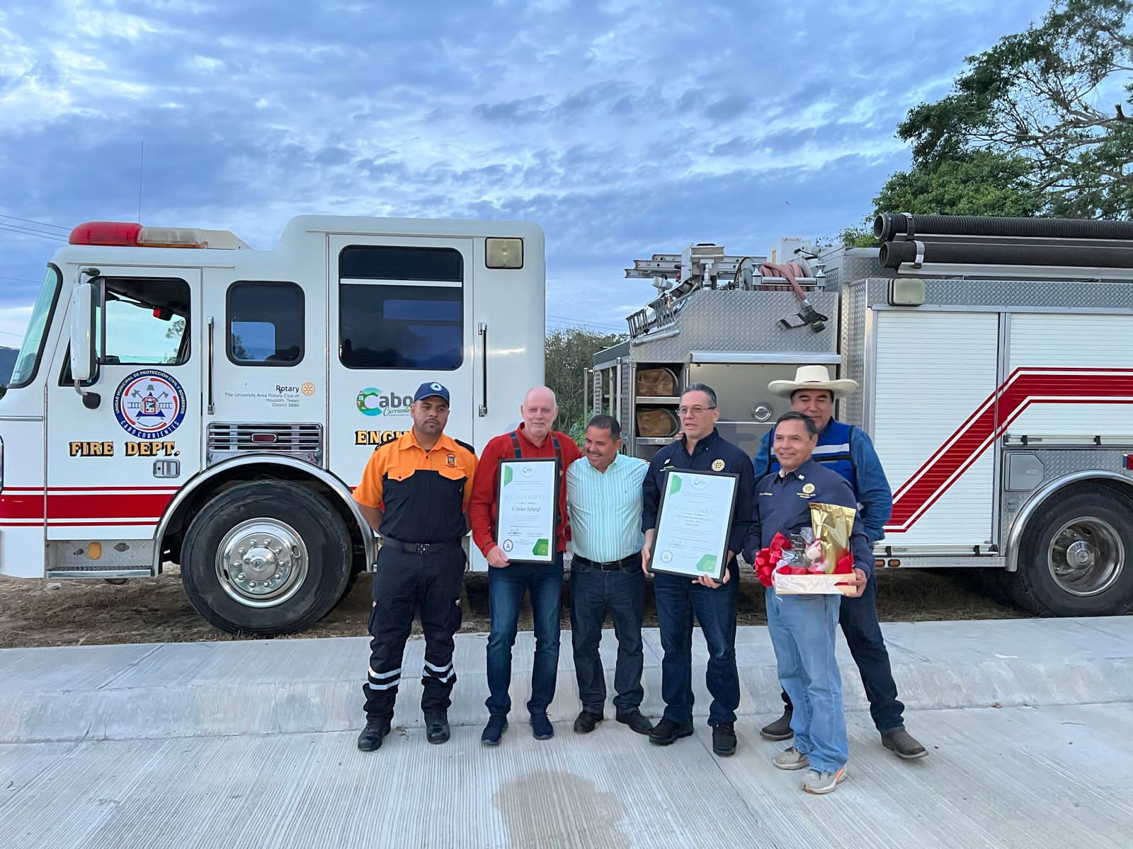 Donan camión de bomberos al municipio de Cabo Corrientes