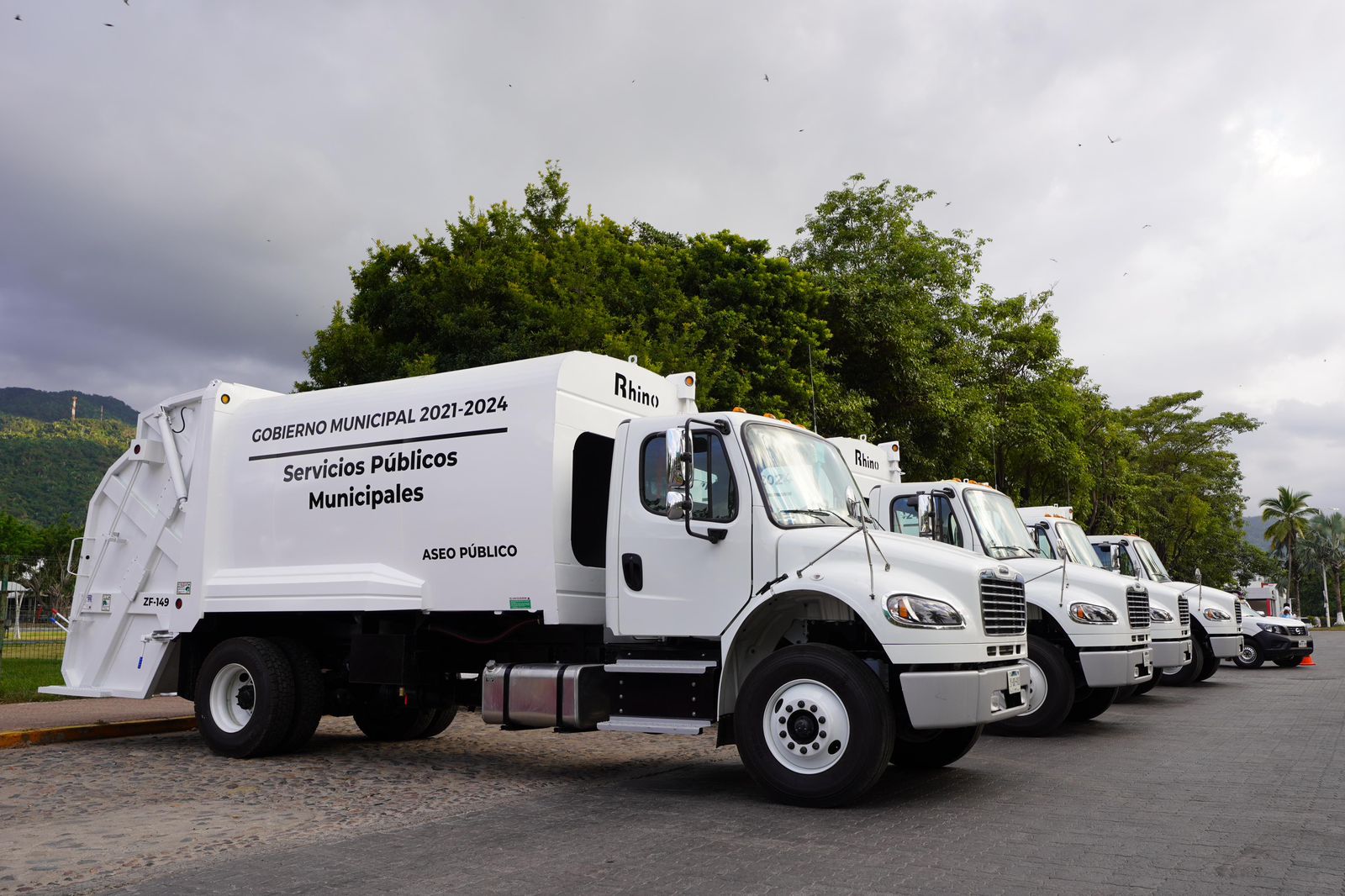 Entregan 4 nuevos camiones para la recolección de la basura