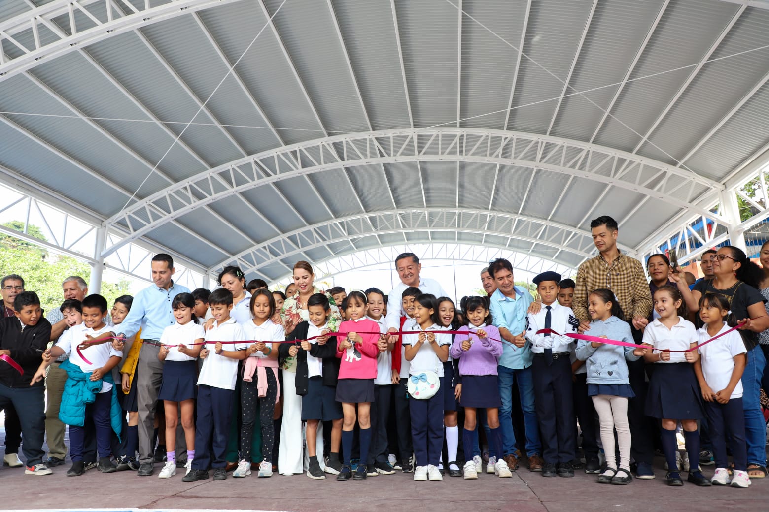 Fiesta en la escuela Benito Juárez de la colonia Buenos Aires