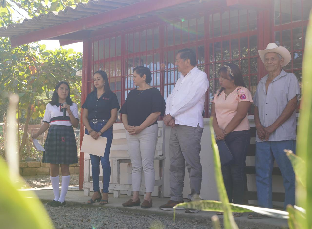 Celebran en Telebachillerato de El Ranchito, apoyos del gobierno municipal