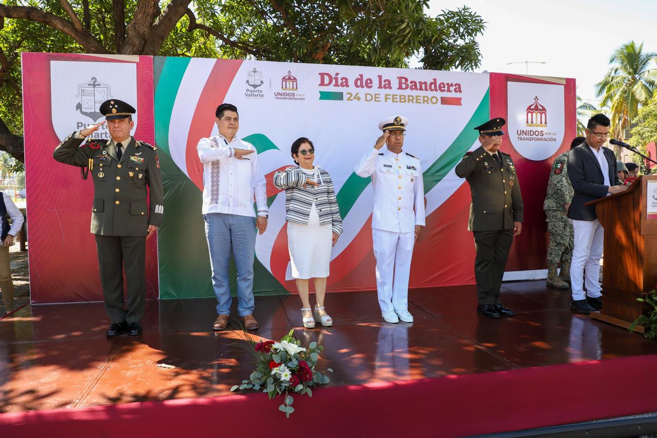 Conmemoran autoridades vallartenses el Día de la Bandera Nacional