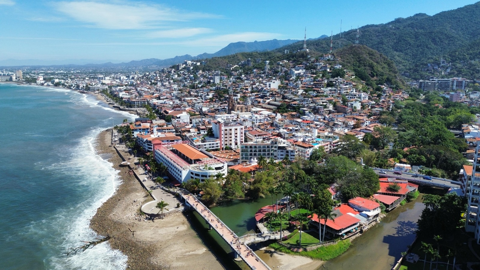 Puerto Vallarta extiende liderazgo turístico en México