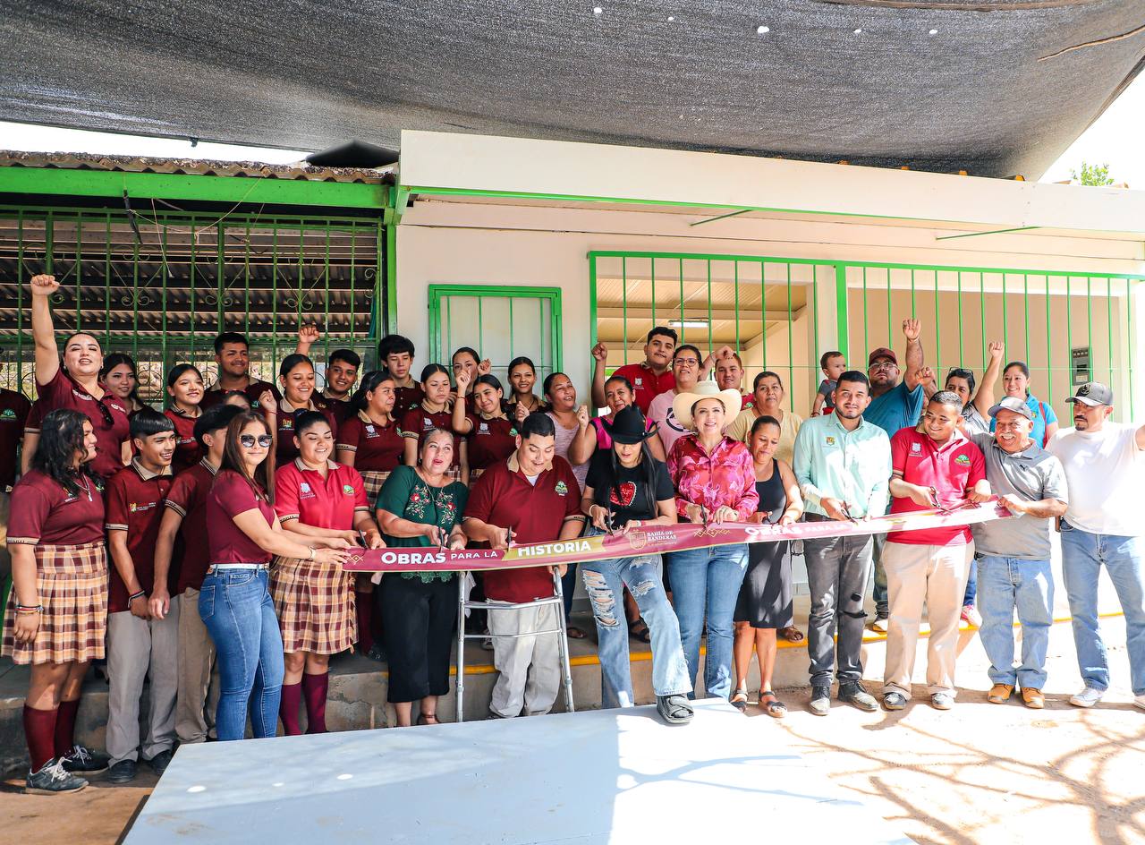 Entrega la presidente de Bahía de Banderas, Mirtha Villalvazo, un salón de clases al Telebachillerato de Aguamilpa