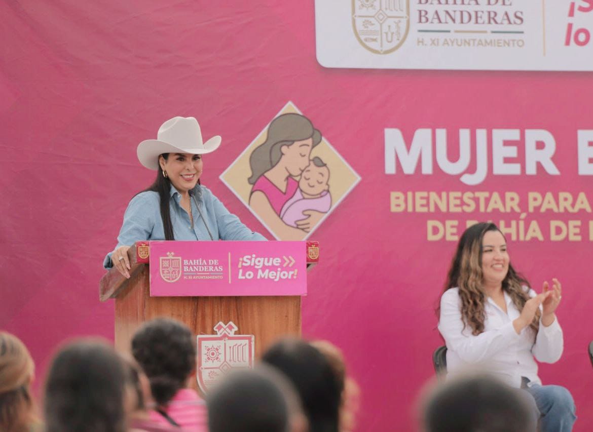 Otorga la alcaldesa Mirtha Villalvazo 209 cheques de la cuarta entrega del programa «Bienestar para las Mujeres de Bahía de Banderas»