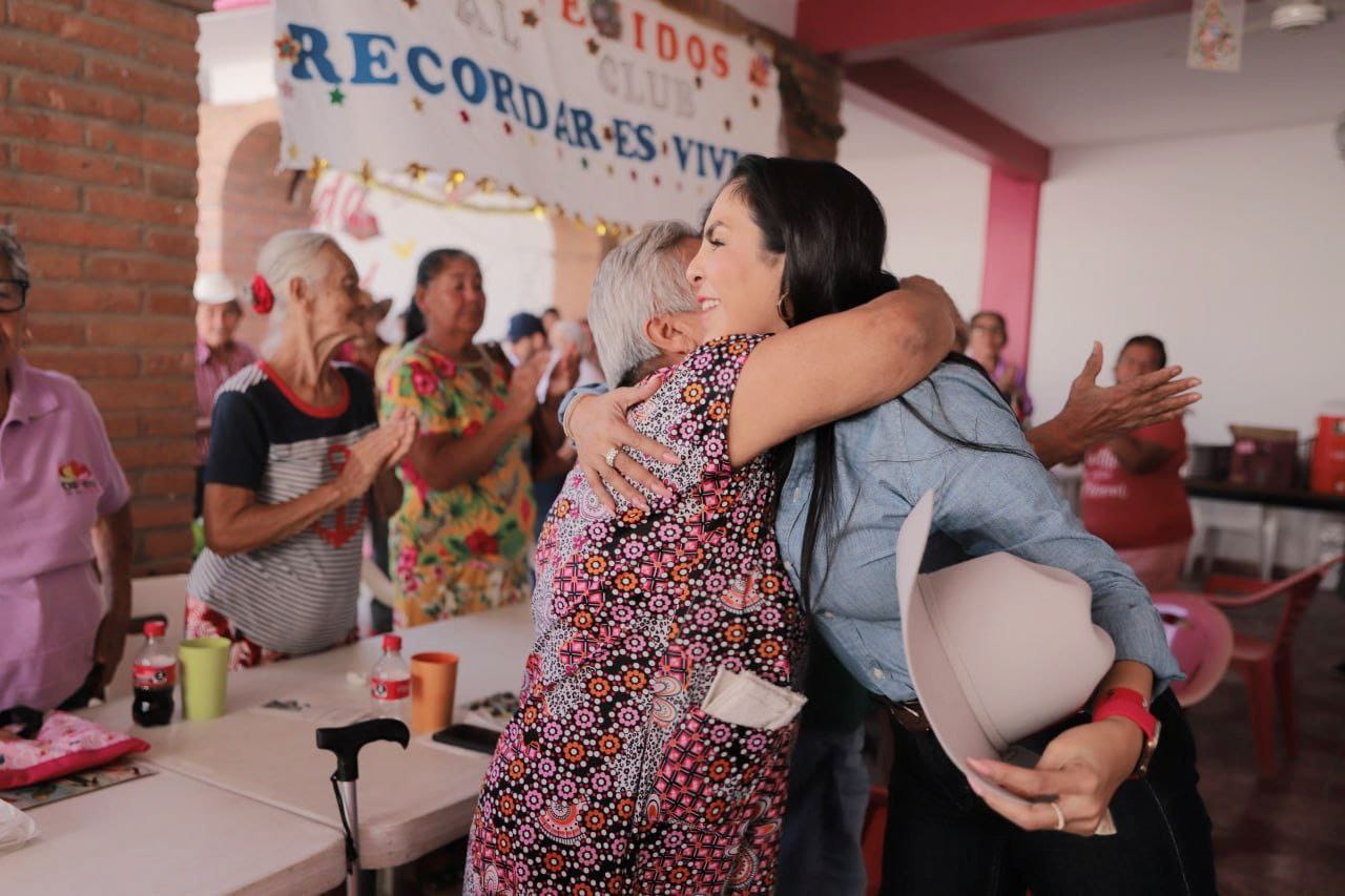 Visita la alcaldesa Mirtha Villalvazo la Casa de la Tercera Edad de Valle de Banderas