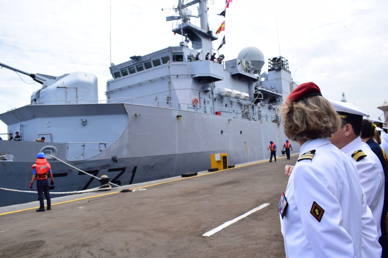 La fragata Prairial de la Armada francesa visita Puerto Vallarta