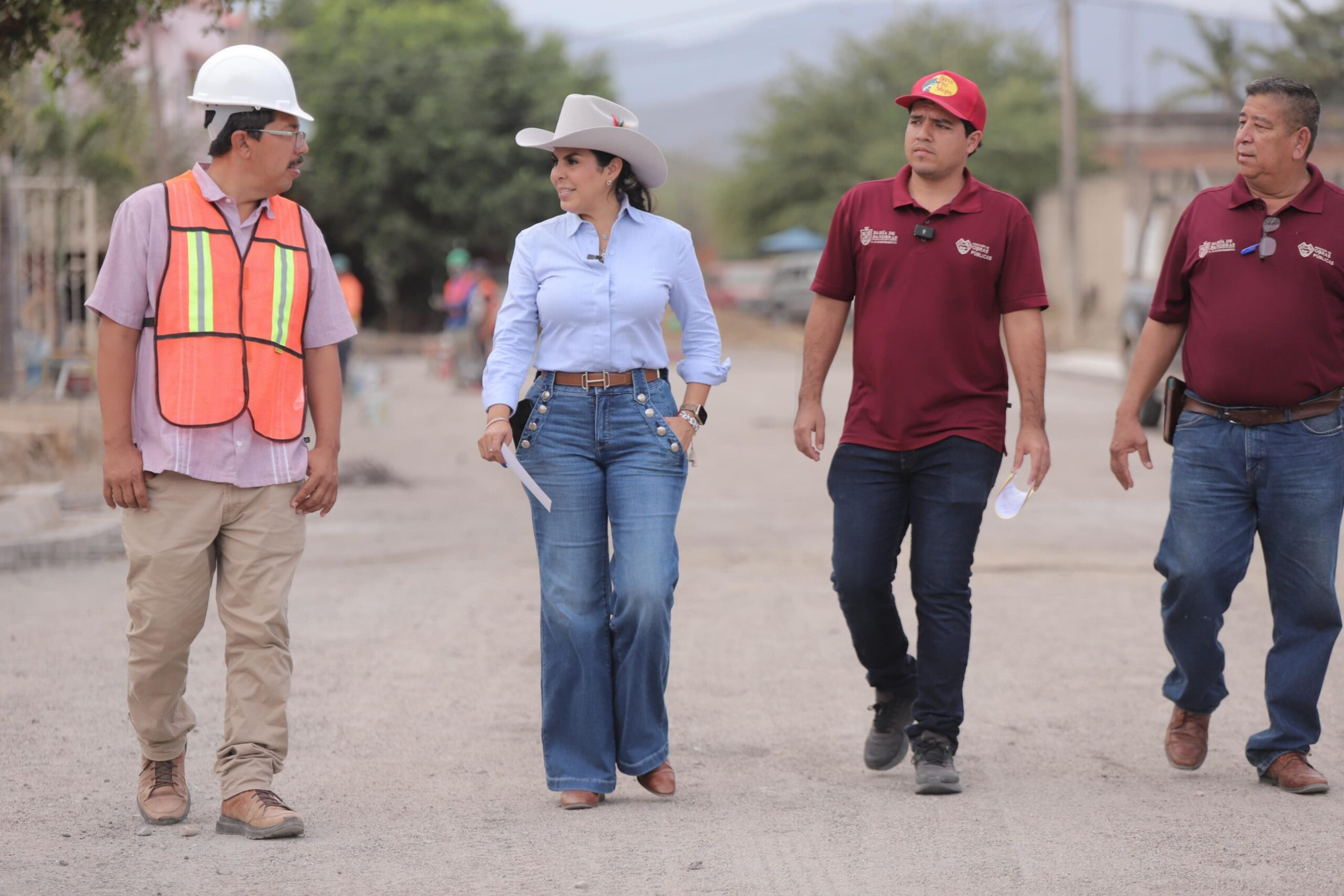 Supervisa la presidente de Bahía de Banderas, Mirtha Villalvazo, la construcción de dos calles en San Juan de Abajo