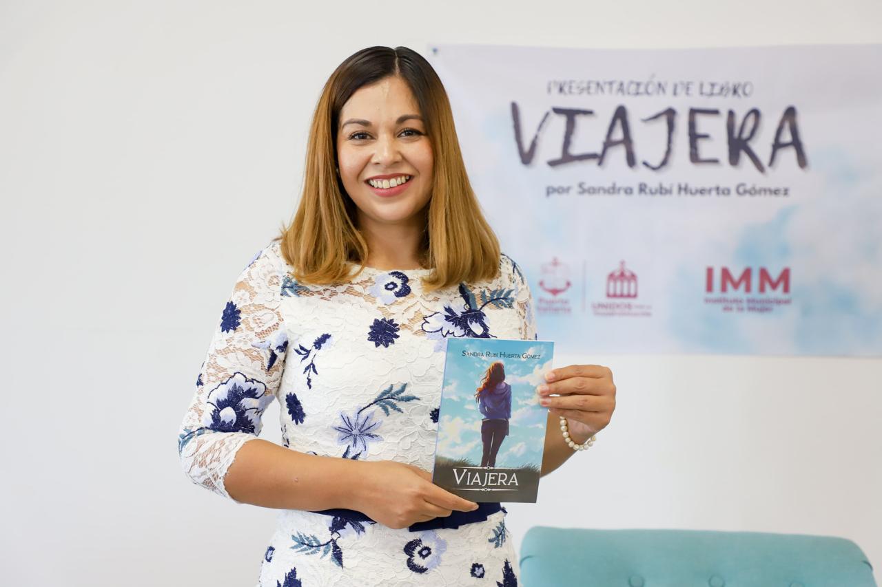 Sandra Huerta comparte su libro ‘Viajera’ con mujeres vallartenses