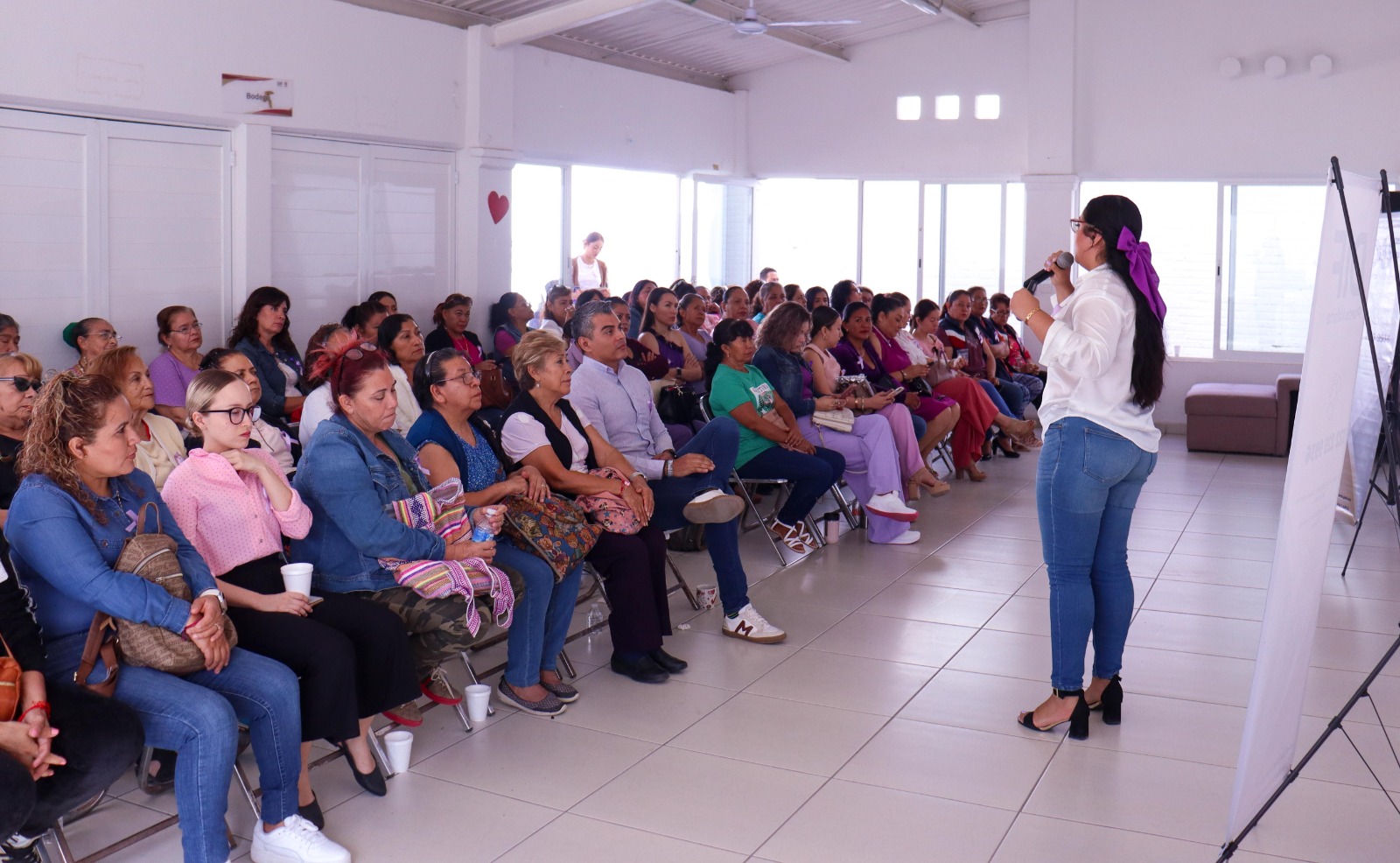 Con concientización, conmemora DIF Vallarta el 8M