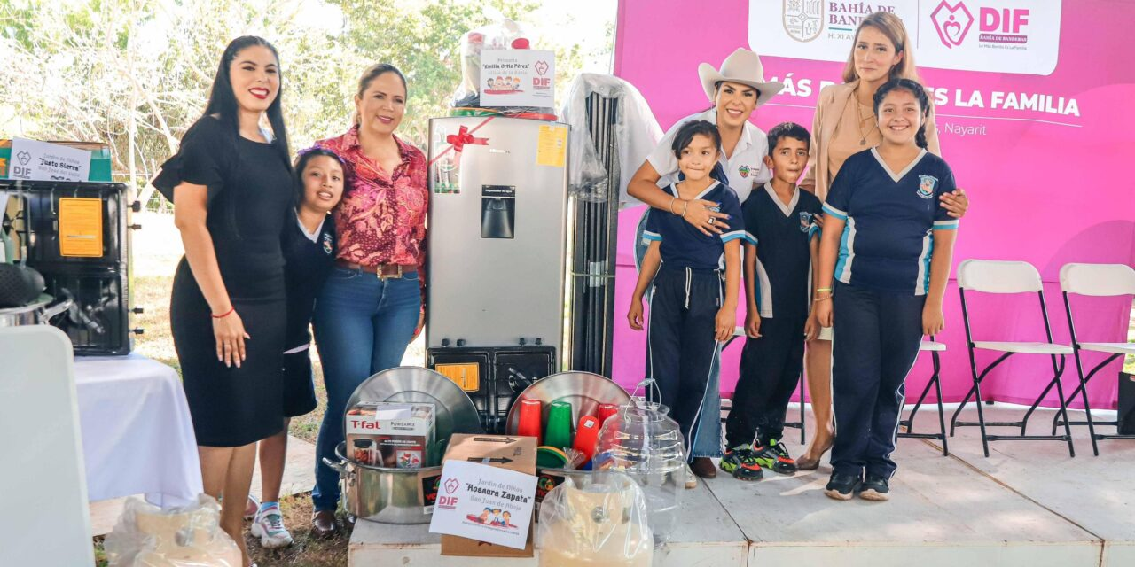 Entrega el Sistema Municipal DIF equipamiento para desayunadores escolares