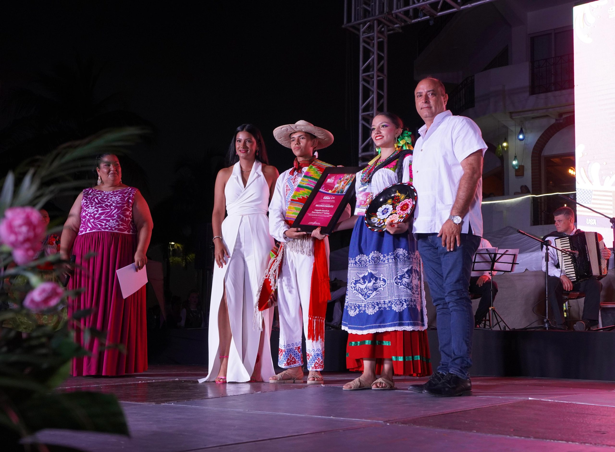 Inauguran Festival Vallarta Azteca del Folclor Internacional