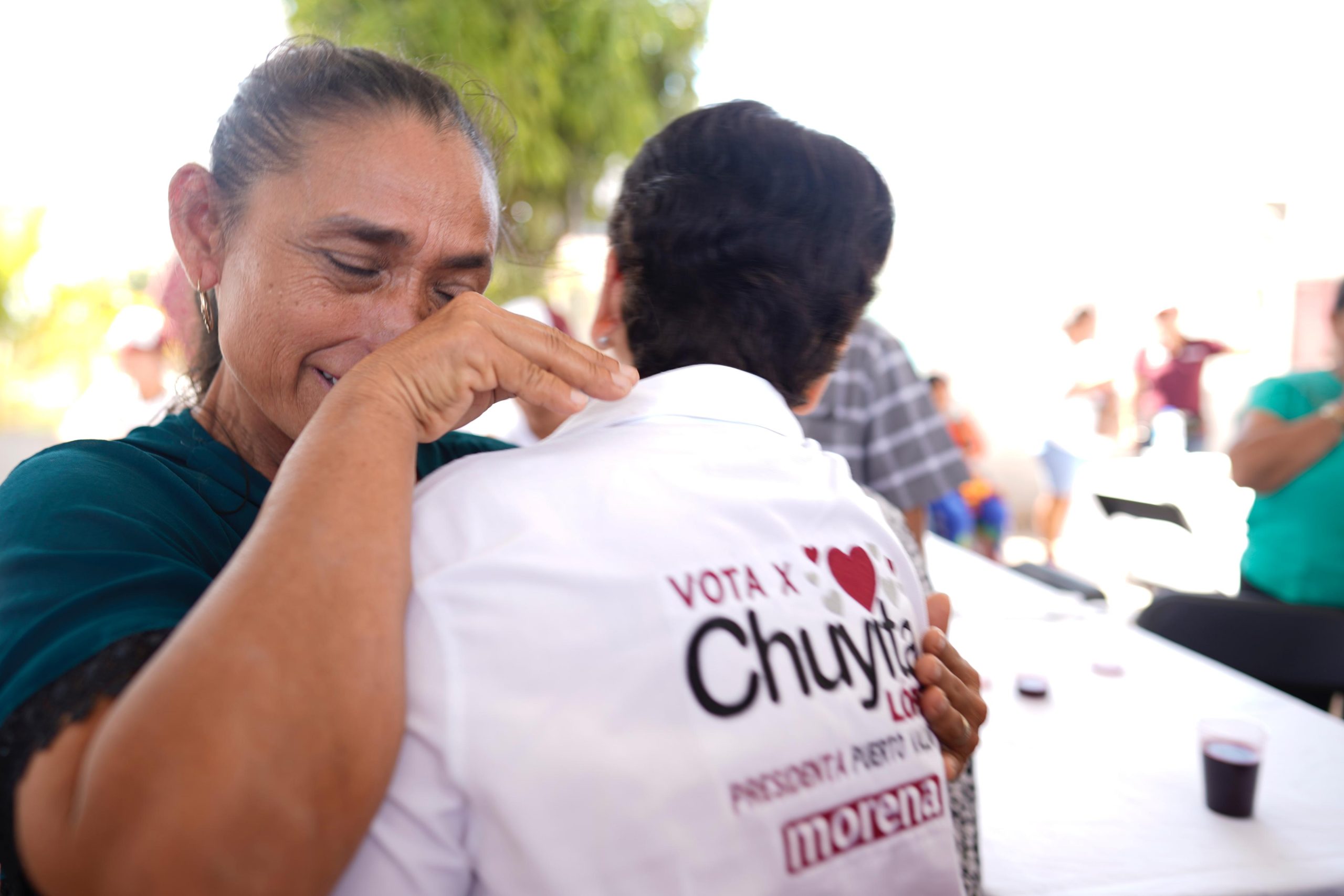 Con lágrimas y abrazos reciben a Chuyita López en Las Palmas