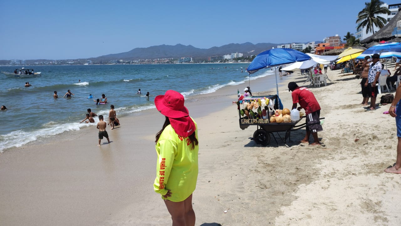 Continúa Bandera Amarilla en Playas de Bahía de Banderas  