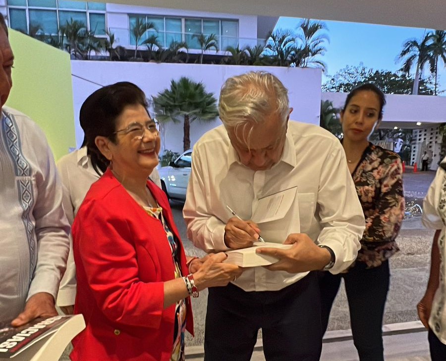 AMLO se reunió con Chuyita, estuvo en Puerto Vallarta