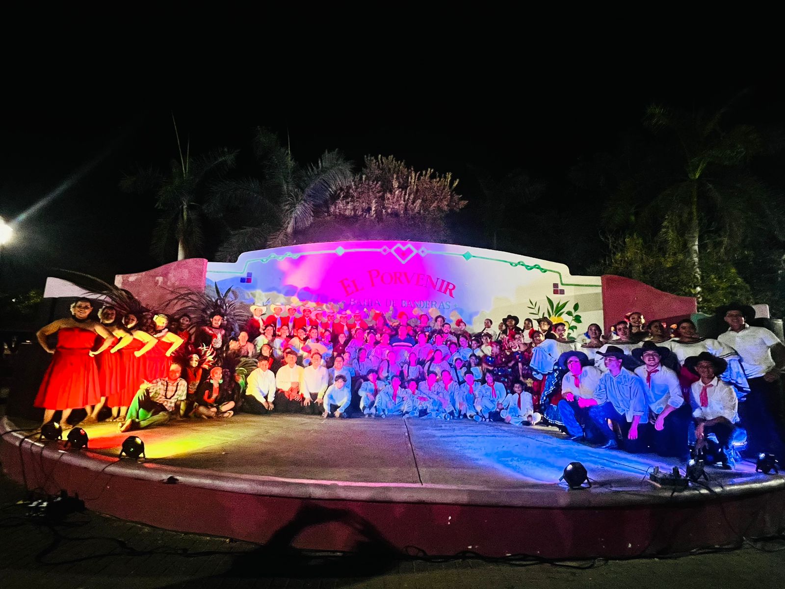 Caravana dancística en Bahía de Banderas