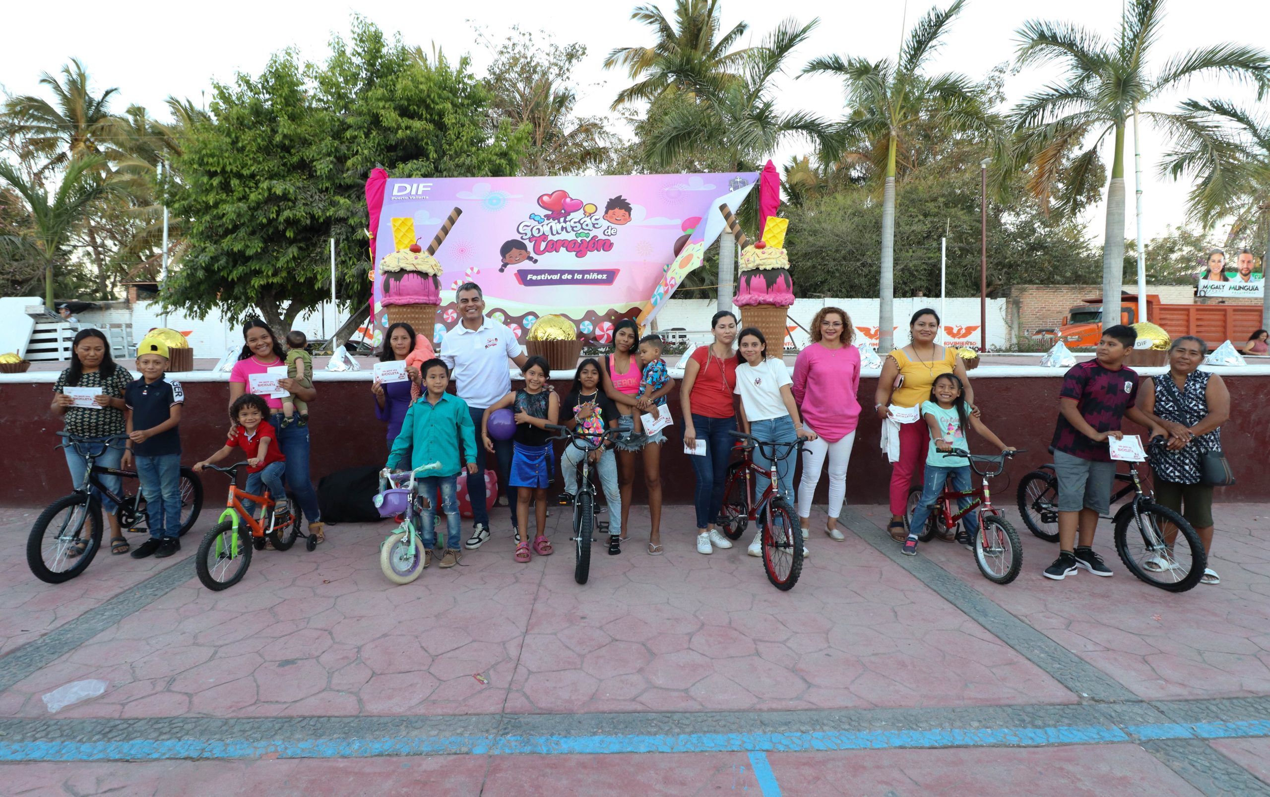 Celebró DIF a la niñez con “Regalos de Corazón” en Ixtapa y Mojoneras