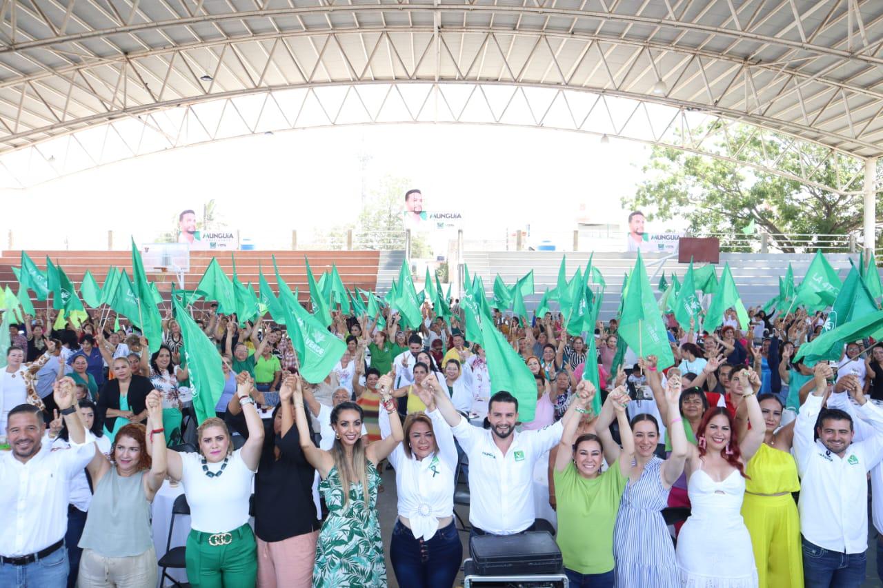 Munguía celebra a las mamás vallartense por su día