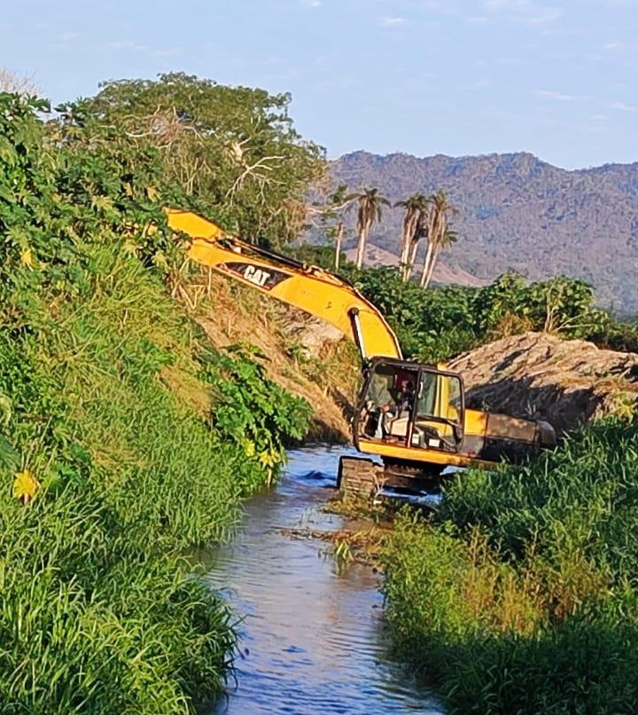 Avanzan los trabajos de desazolve en ríos, arroyos y canales de Bahía de Banderas