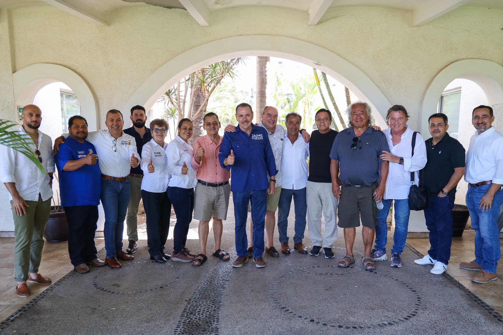 Jaime Cuevas encuentra ciudadanos convencidos de rescatar a Bahía de Banderas