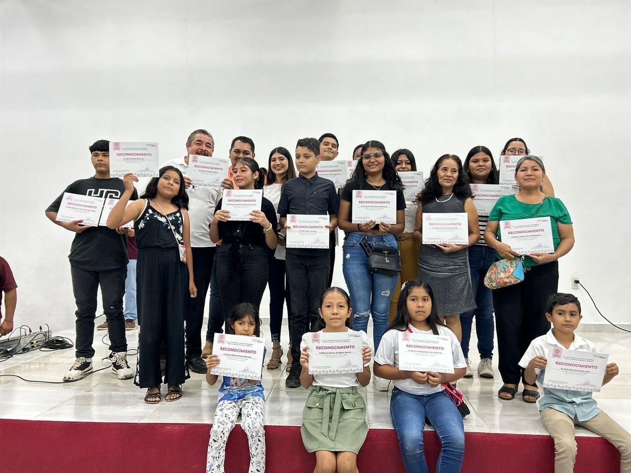 Se gradúan 112 alumnos de los talleres culturales en Bahía de Banderas