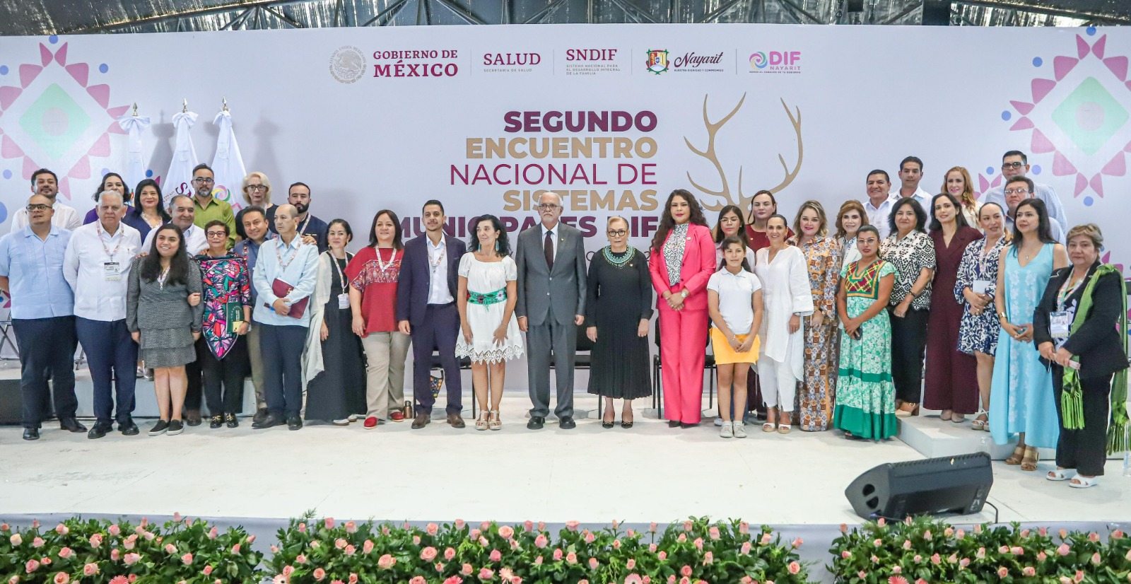 Acude Lía Castro Díaz de León al Segundo Encuentro Nacional de Sistemas DIF en Tepic, Nayarit