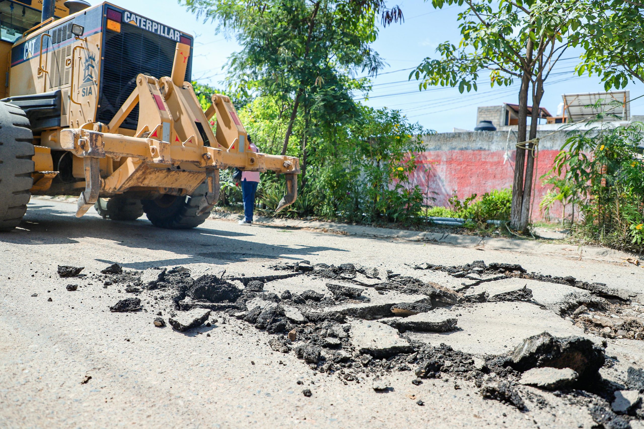 Inicia rehabilitación de pavimento de la calle Valle Nacional en Valle Dorado