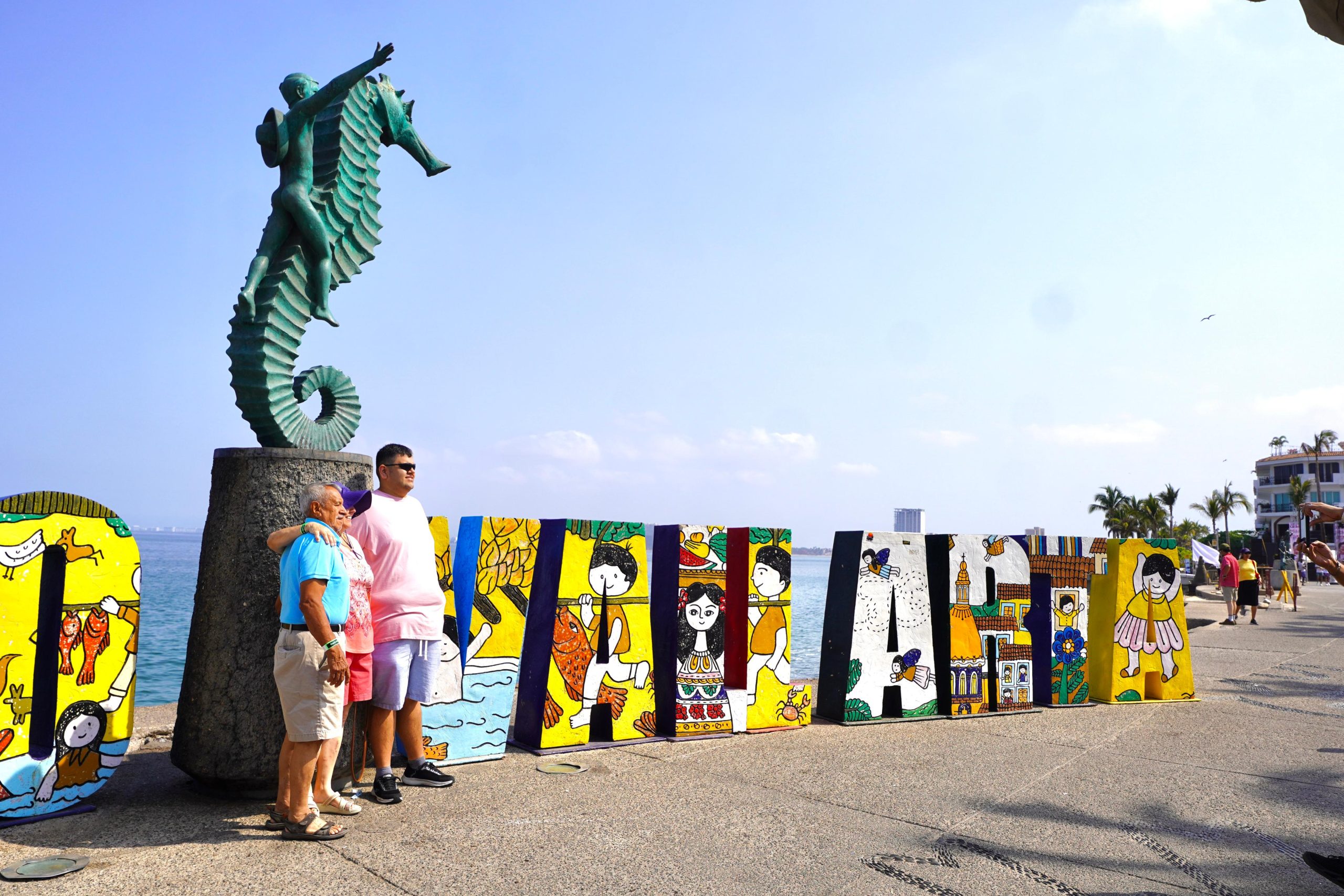 Inician la restauración de las letras de Puerto Vallarta