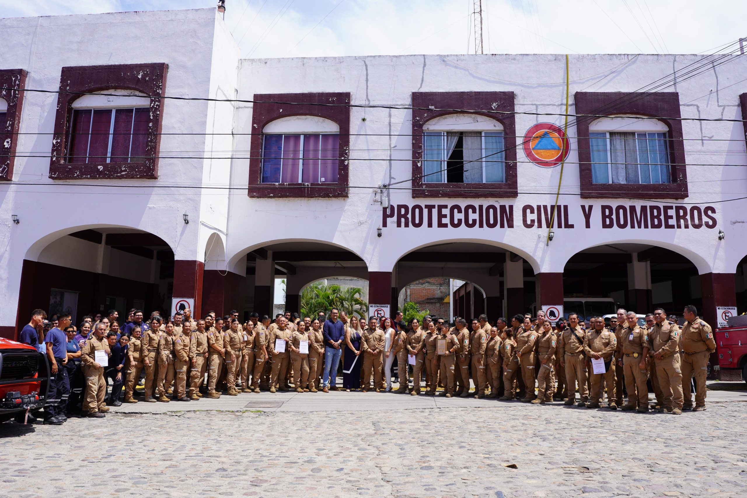 Reconoce Ayuntamiento la labor de los Bomberos vallartenses