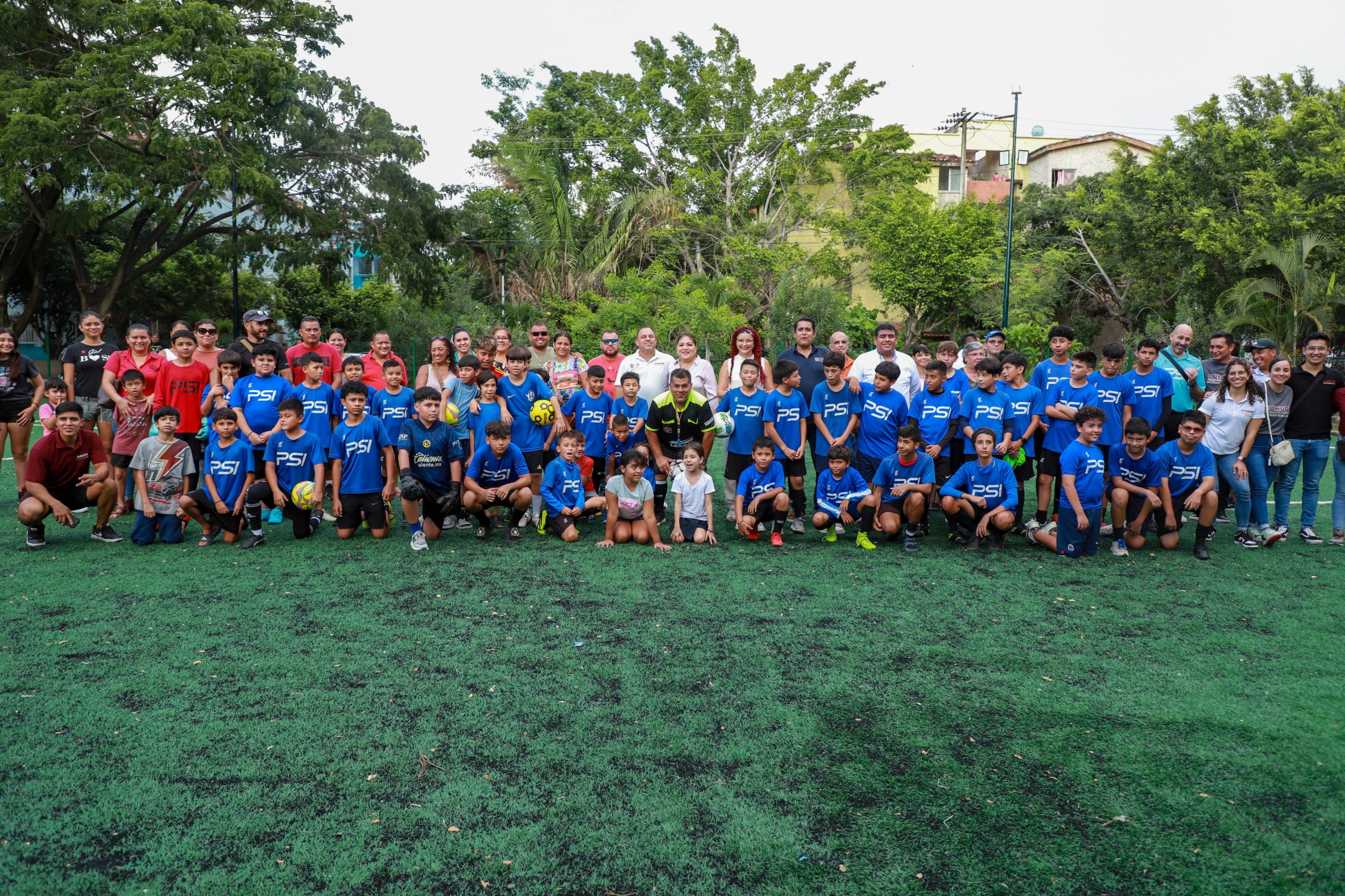 Entregan espacio público recuperado y habilitado como cancha de futbol 7