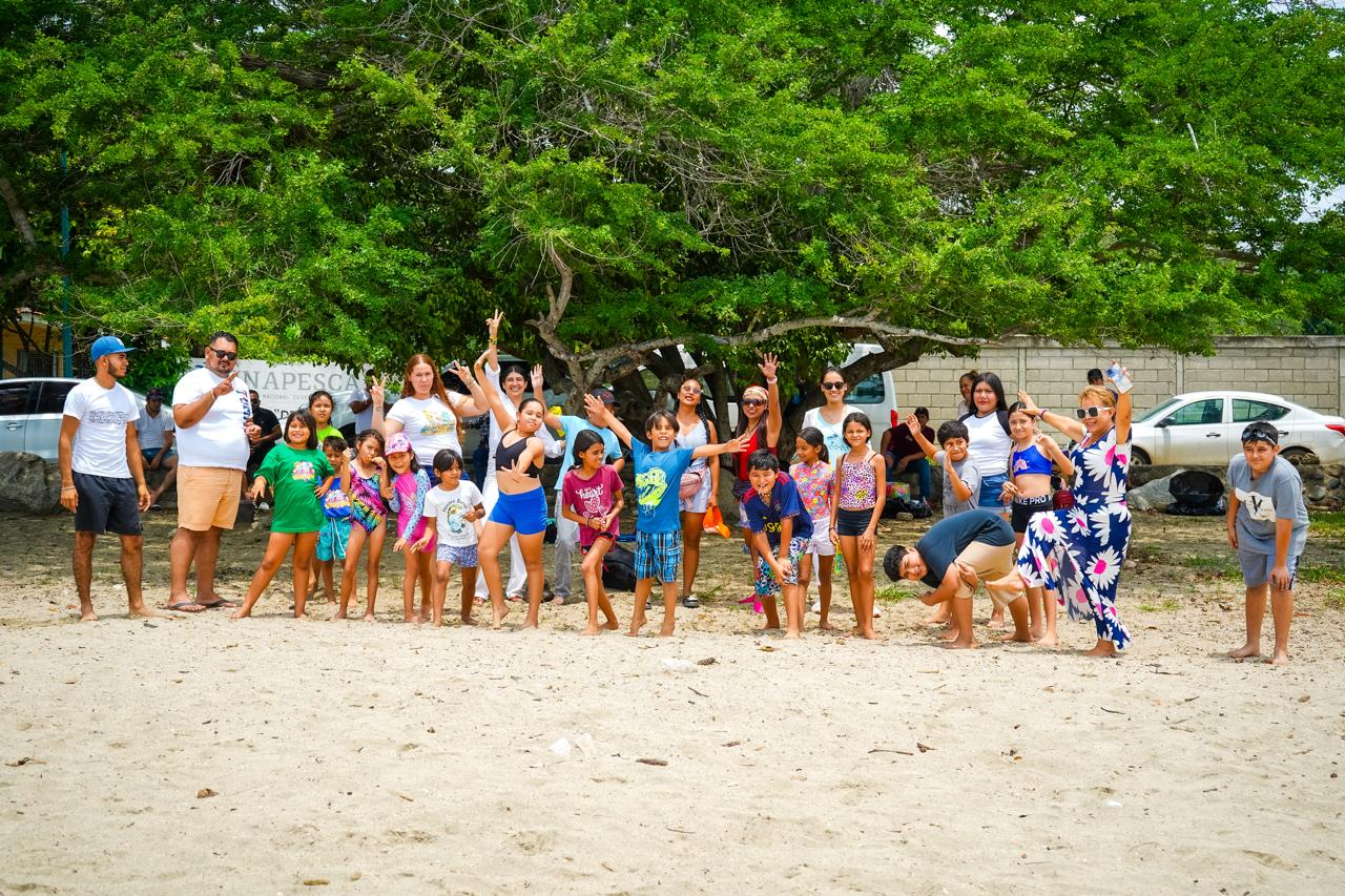 Realizan jornada de limpieza en Playa La Manzanilla niños de los talleres de verano