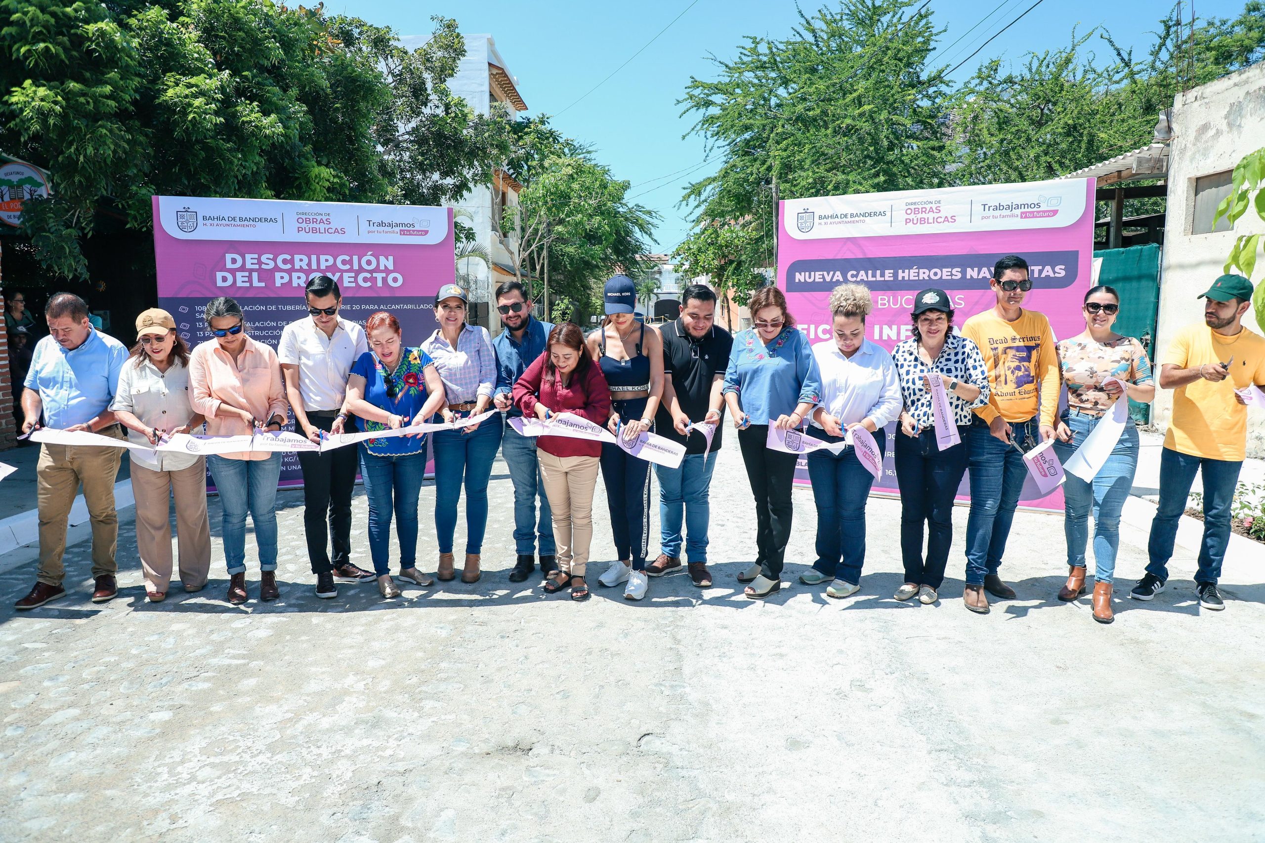 Entrega Lía Castro dos calles más, la Héroes Nayaritas en Bucerías y la Pescadores en Corral del Risco