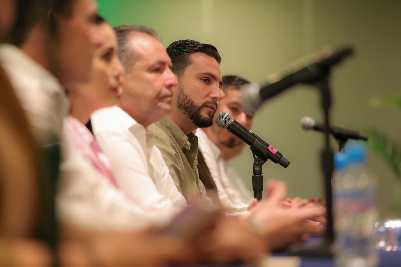 Presenta Luis Munguía al Gabinete del Gobierno del Bien