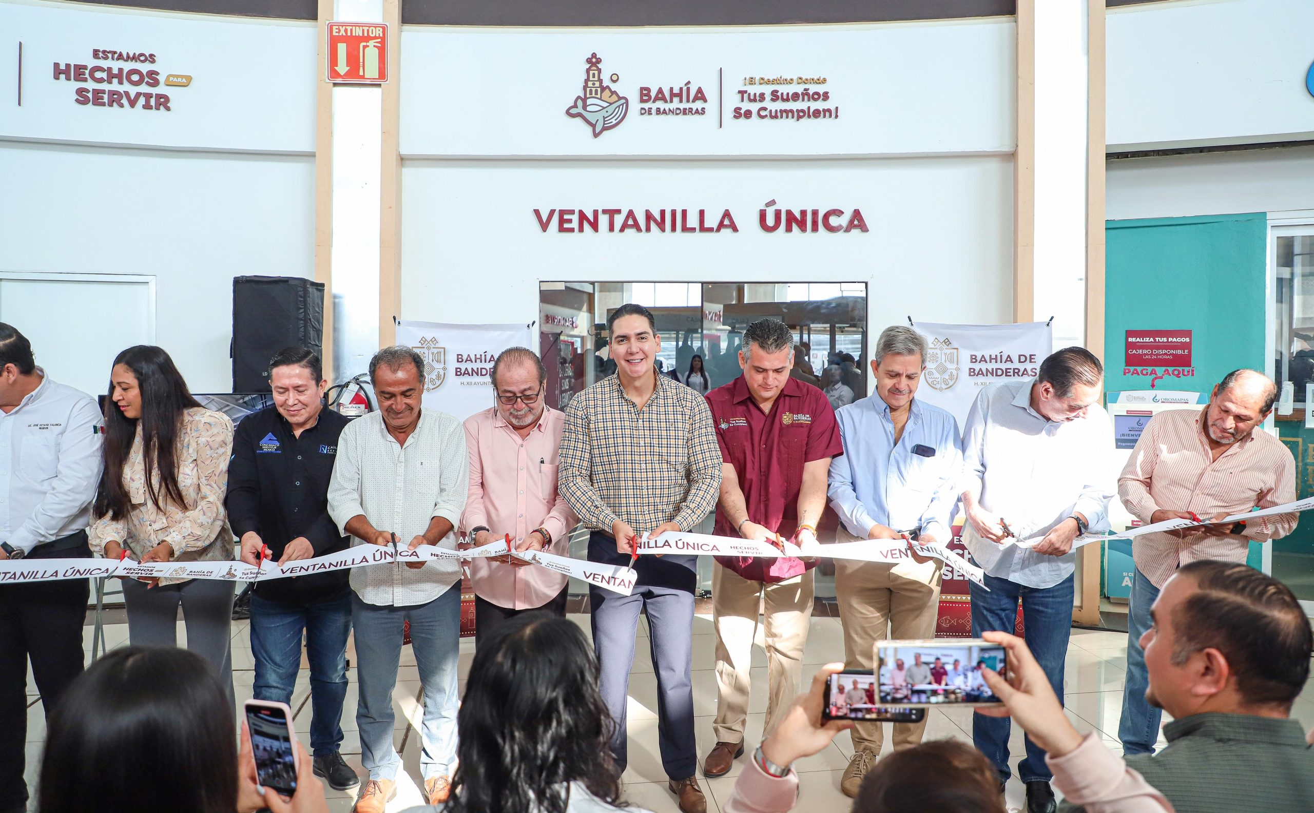 El alcalde Héctor Santana inaugura Ventanilla Única de Padrón y Licencias en Bucerías