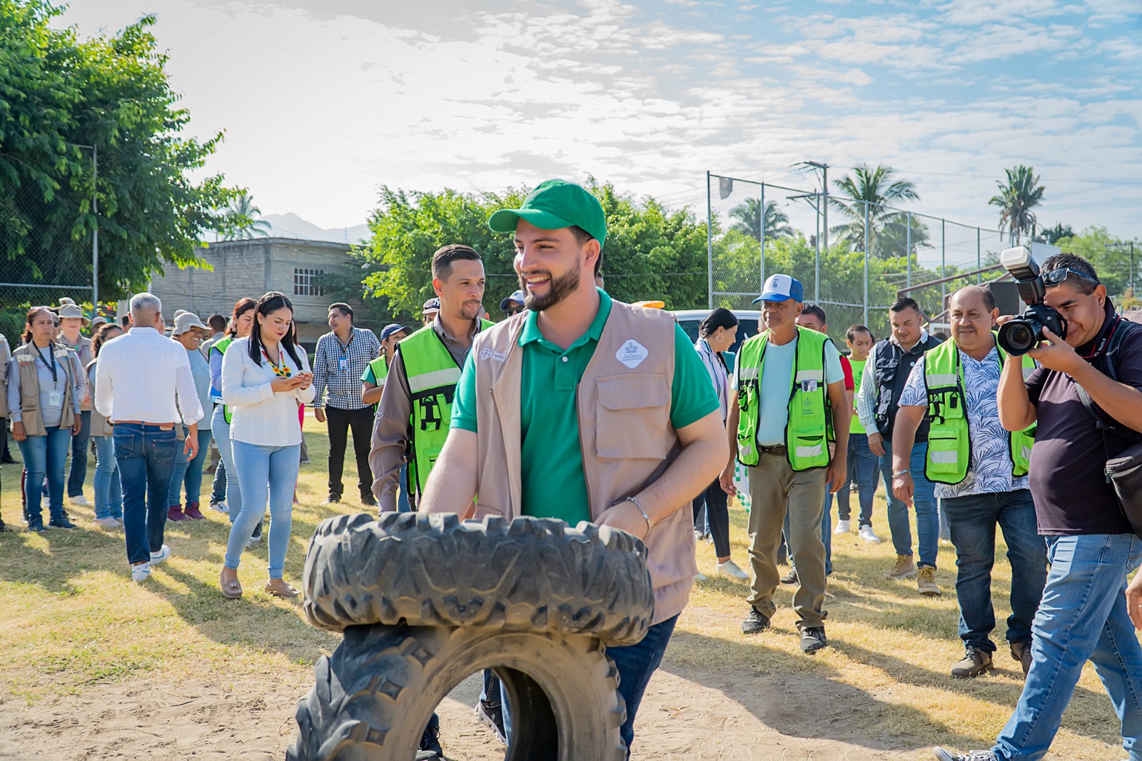 Confirma Luis Munguía su compromiso con la salud