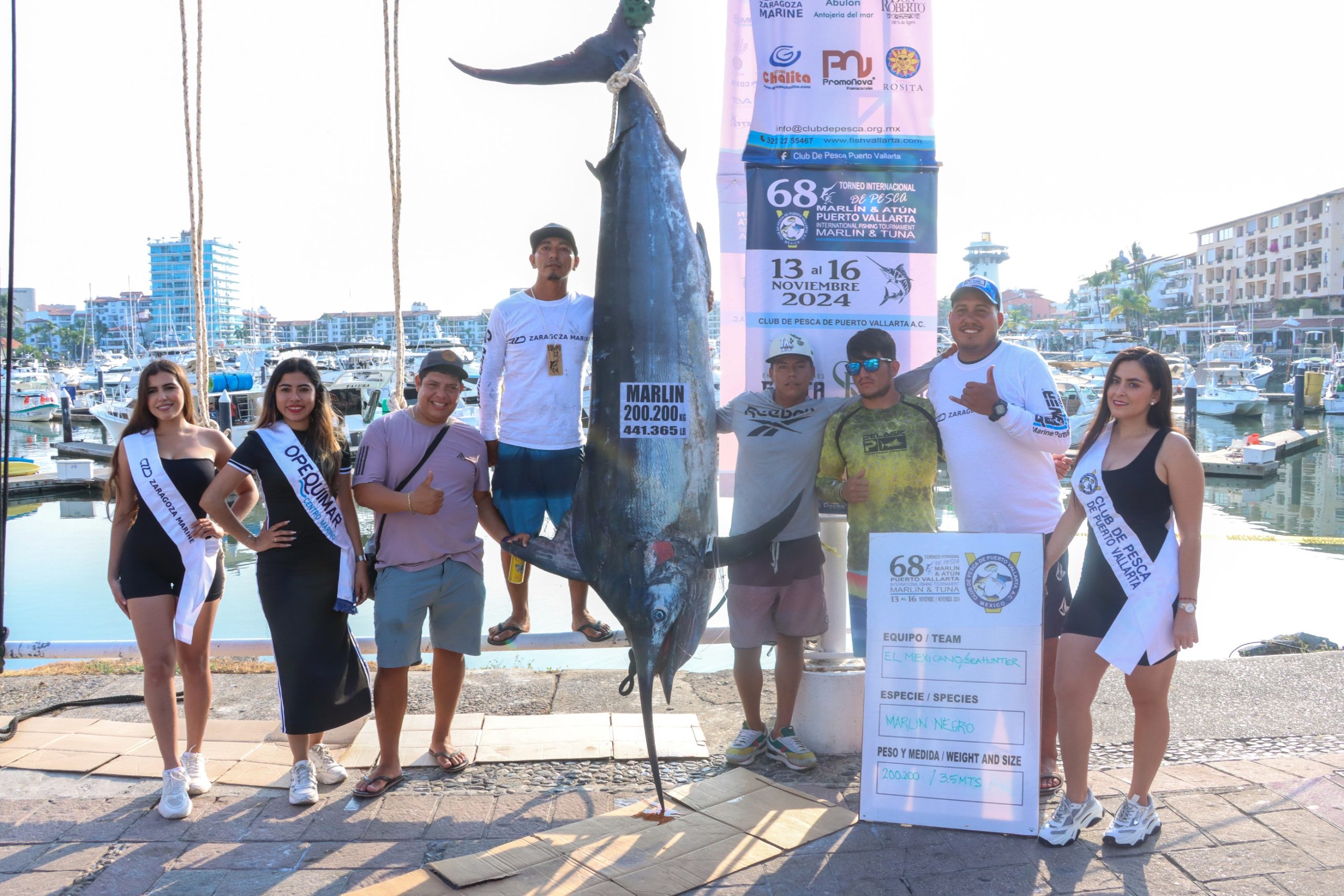 ¡Marlín gigante capturado en Puerto Vallarta!