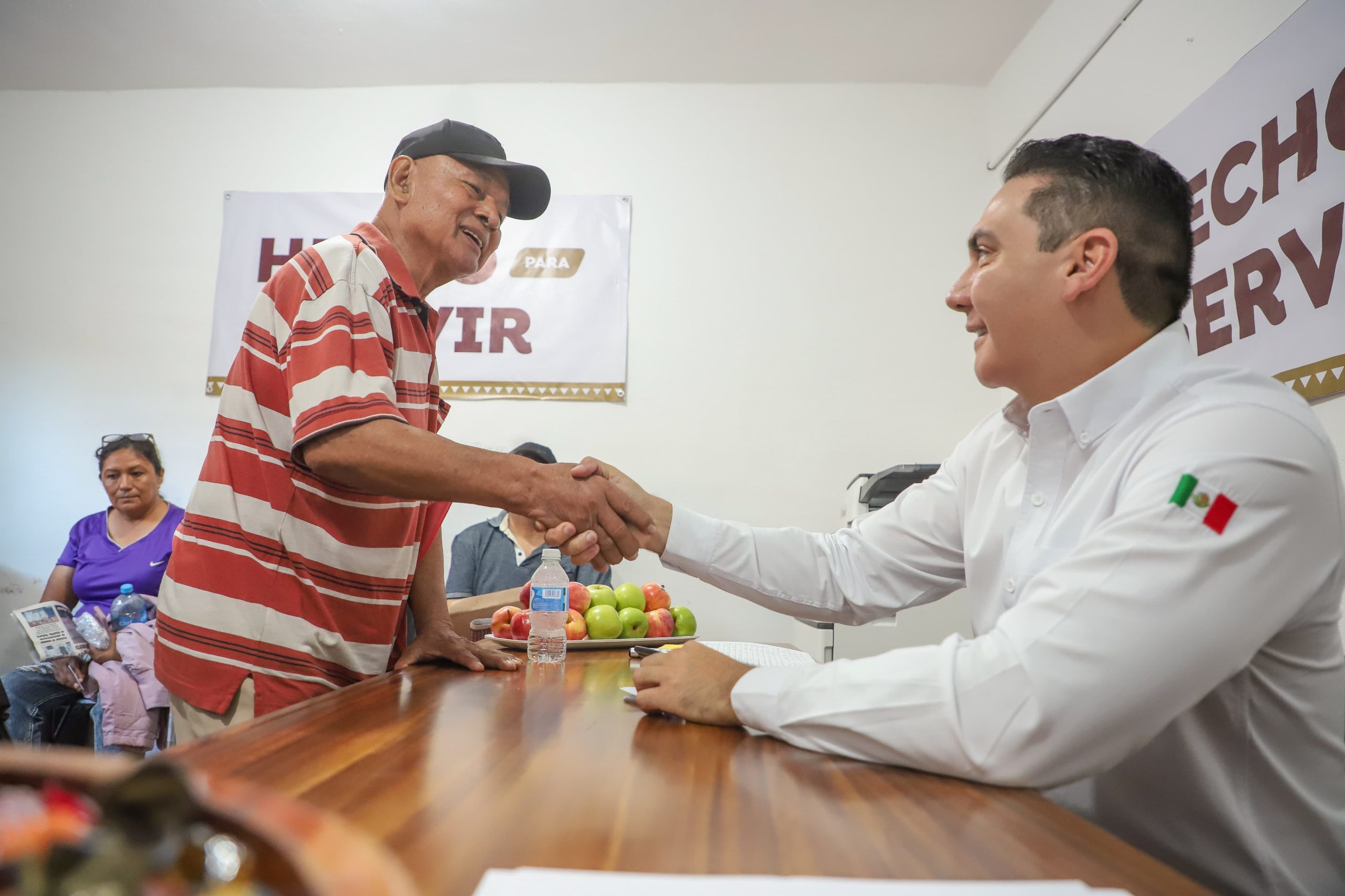 Héctor Santana y su gobierno atienden a más de 300 personas en la tercera Audiencia Ciudadana