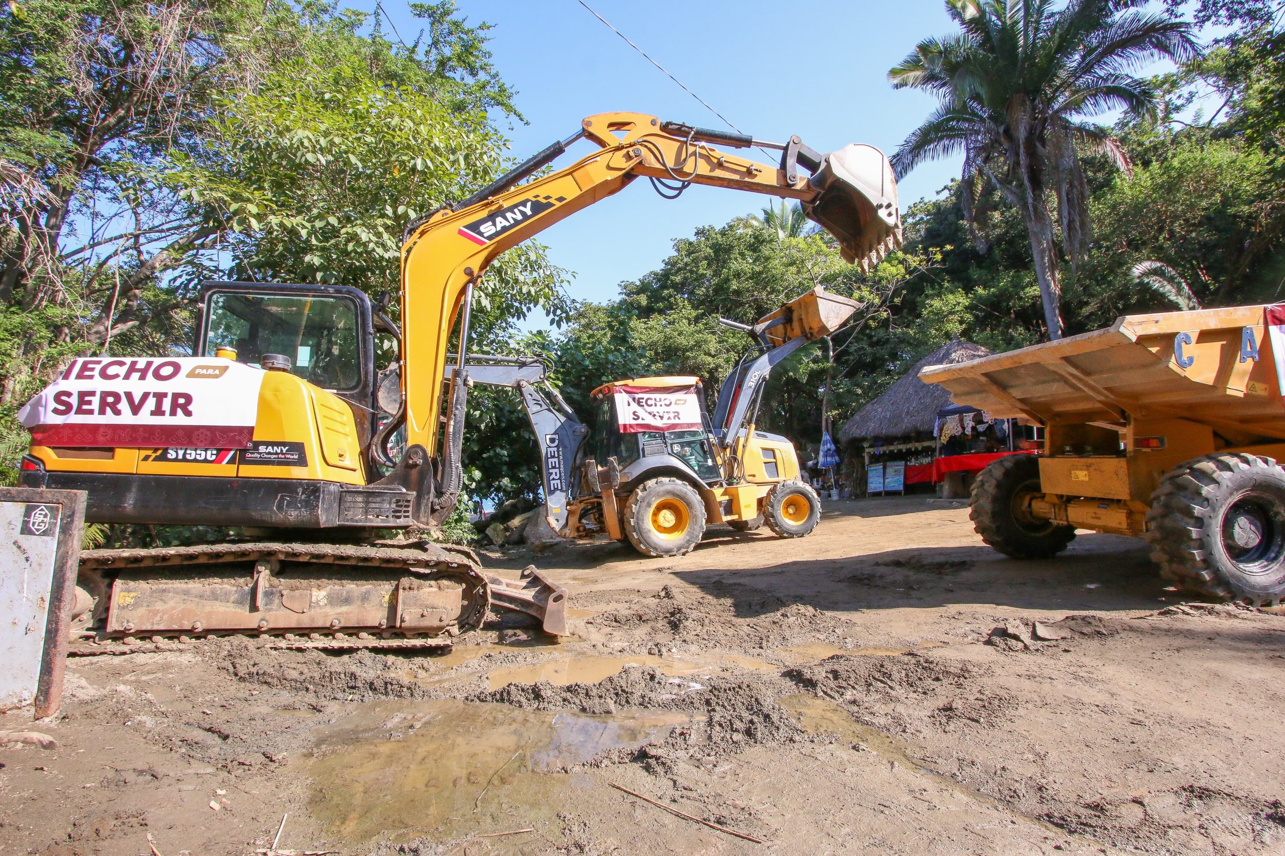 En 50 días de gobierno, Héctor Santana ha iniciado más de 15 obras, un número histórico en Bahía de Banderas